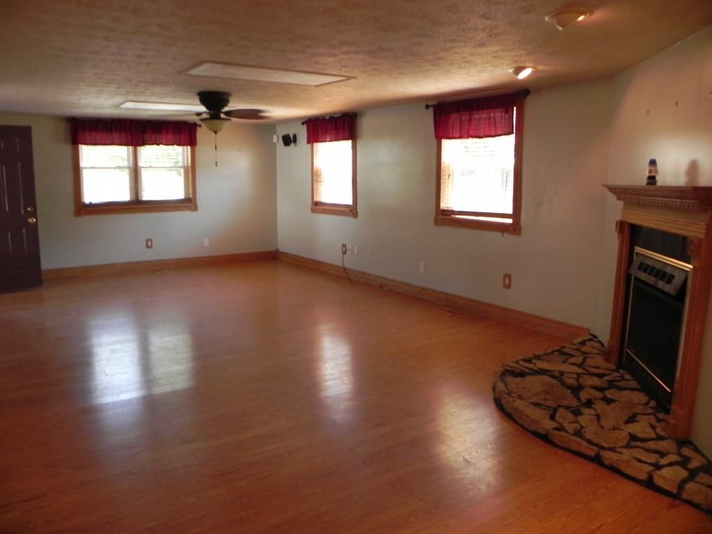 802 E Water St - Photo 2 of 19