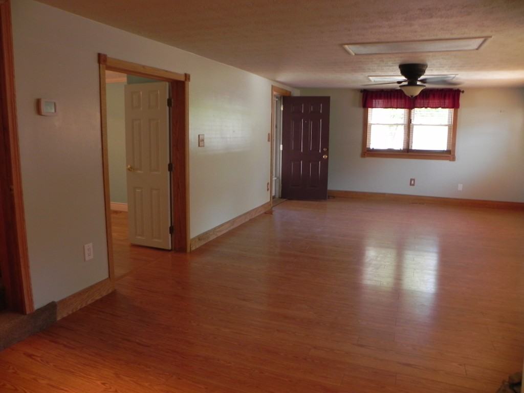 802 E Water St - Photo 3 of 19