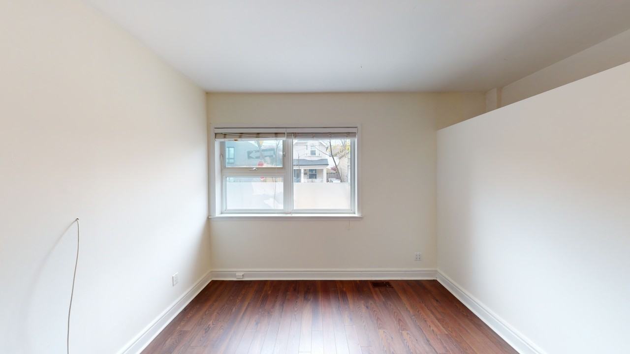 QUEEN ST E & KNOX AVE. Apartments 109 Knox Ave, Toronto, ON M4L 2P1