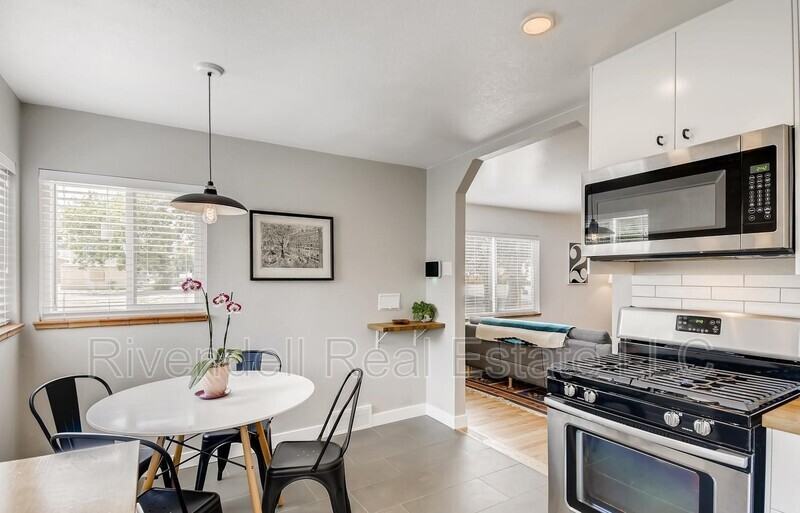 1044 S Clay St - Photo 3 of 17