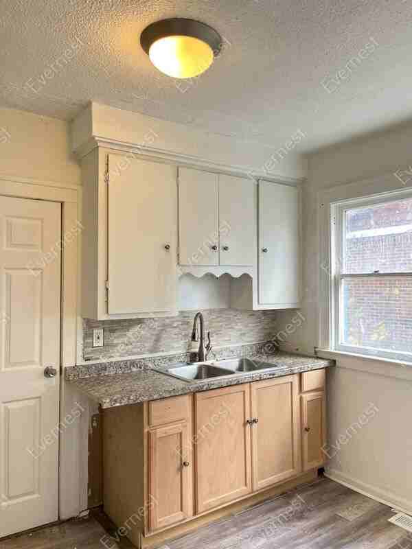 3998 Beaconsfield St - Photo 3 of 25