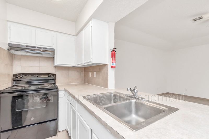 6021 Bonn Echo Ln - Photo 2 of 15