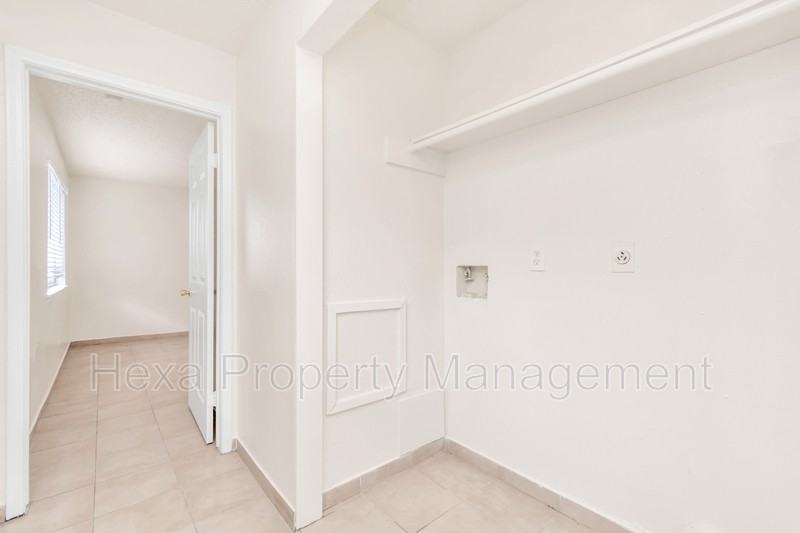 6021 Bonn Echo Ln - Photo 3 of 15