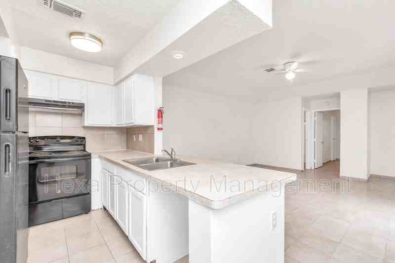 6021 Bonn Echo Ln - Photo 4 of 15