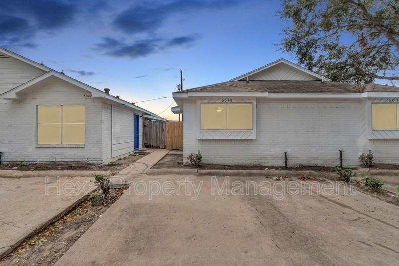 6021 Bonn Echo Ln - Photo 6 of 15