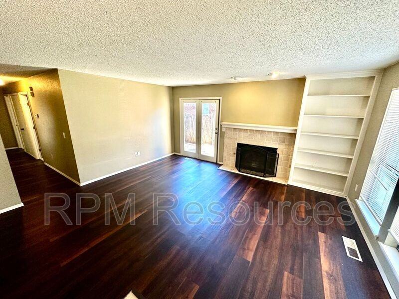 8122 Nw 120th St - Photo 3 of 12