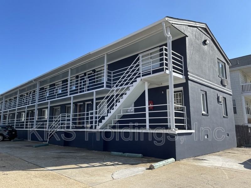 611 W Ocean View Ave #9 - Photo 2 of 12