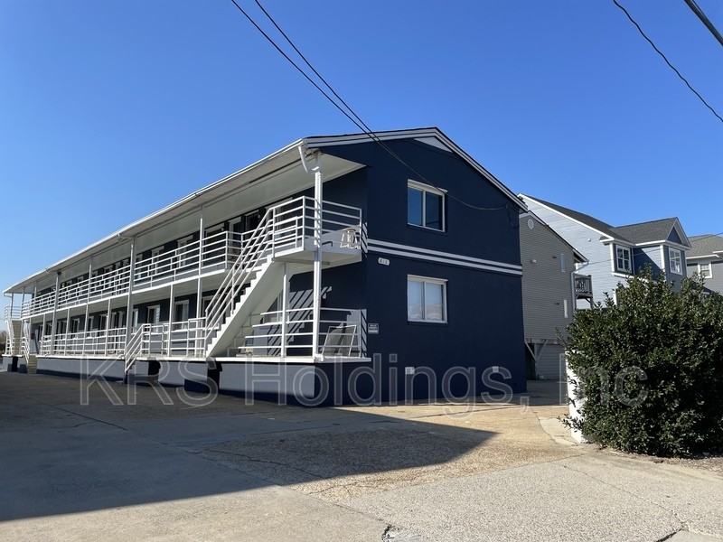 611 W Ocean View Ave #9 - Photo 3 of 12