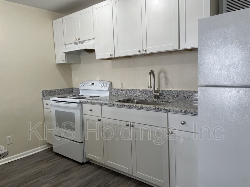 611 W Ocean View Ave #9 - Photo 4 of 12