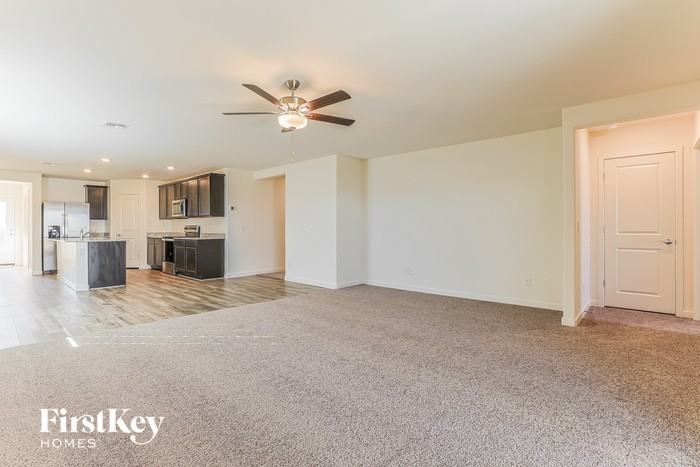 996 W 20th St - Photo 2 of 16