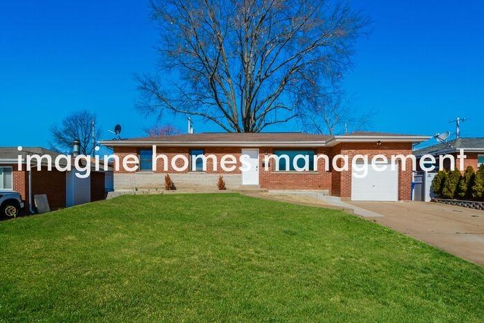 1629 Meredith Dr - Photo 3 of 17