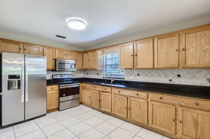 1407 Kentucky Ave - Photo 2 of 12