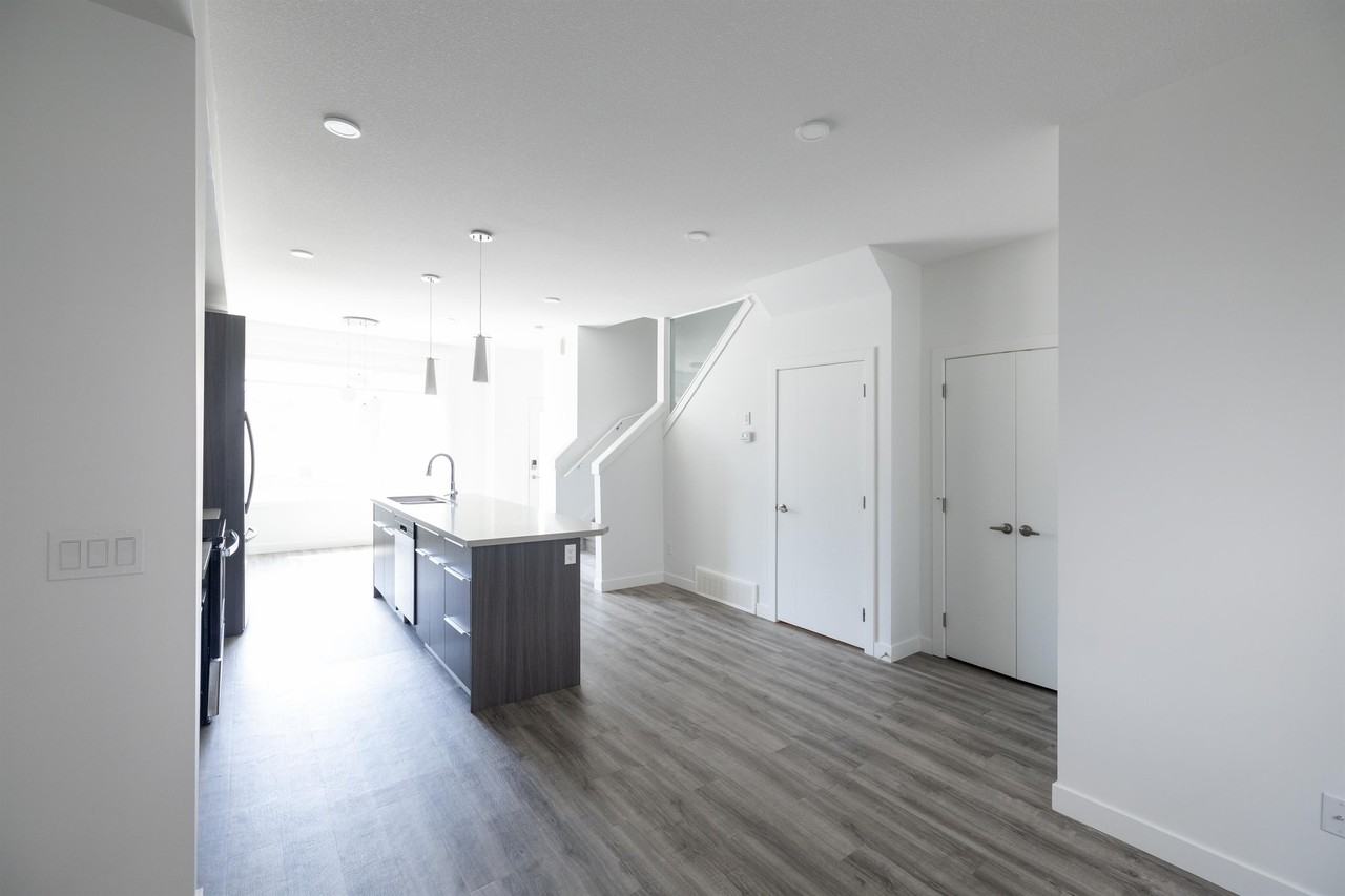 15022 99 Ave Nw - Photo 5 of 16