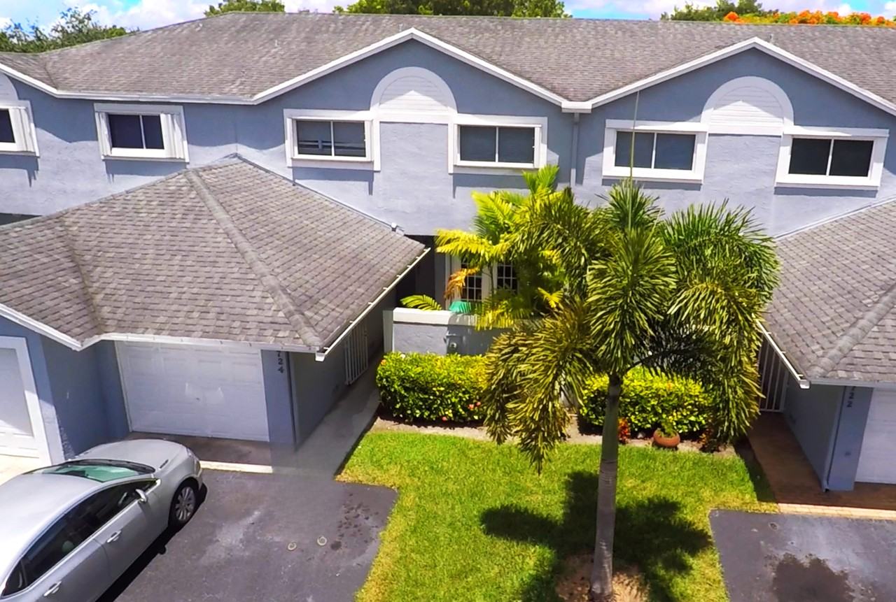 9724 Sw 142nd Pl #NA - Photo 2 of 21