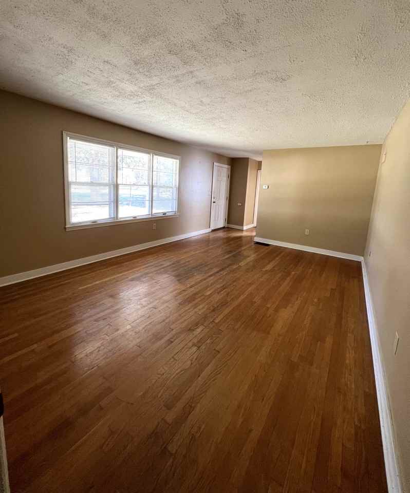 17 Omar Cir NA, Jackson, TN 38301 4 Bedroom House for 1,800/month