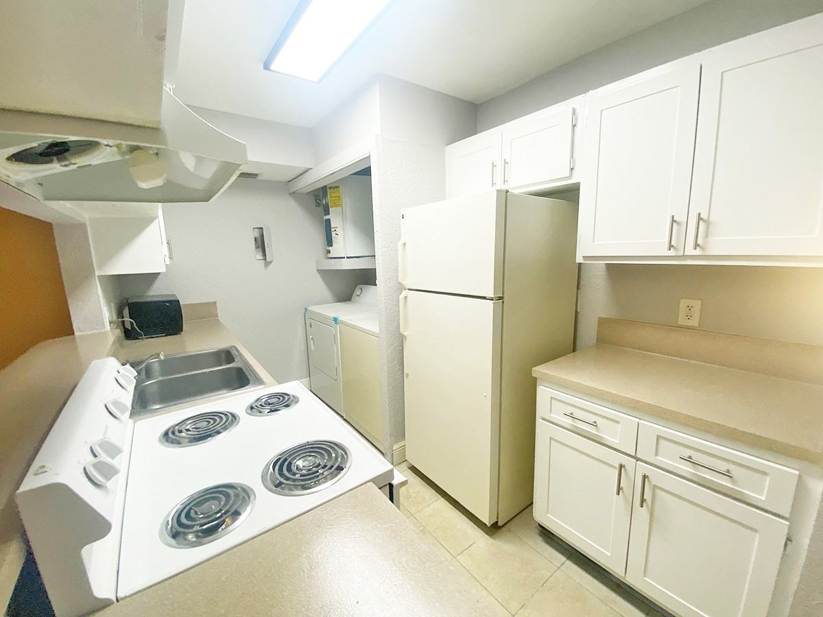 4423 Treehouse Ln Apt 21g #21G - Photo 3 of 14