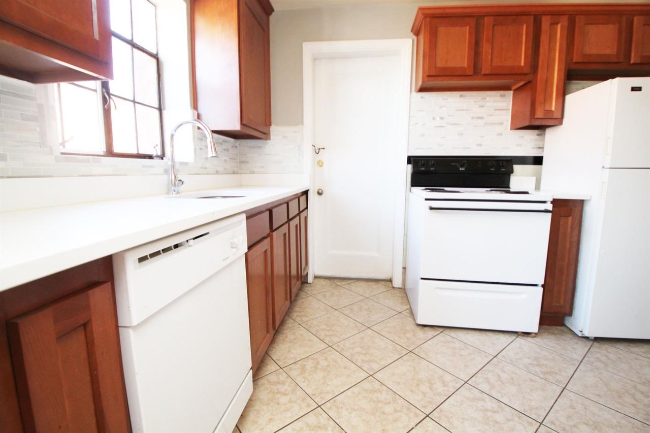 25 HAWLEY AVENUEAPT A-3 #A03 - Photo 4 of 12