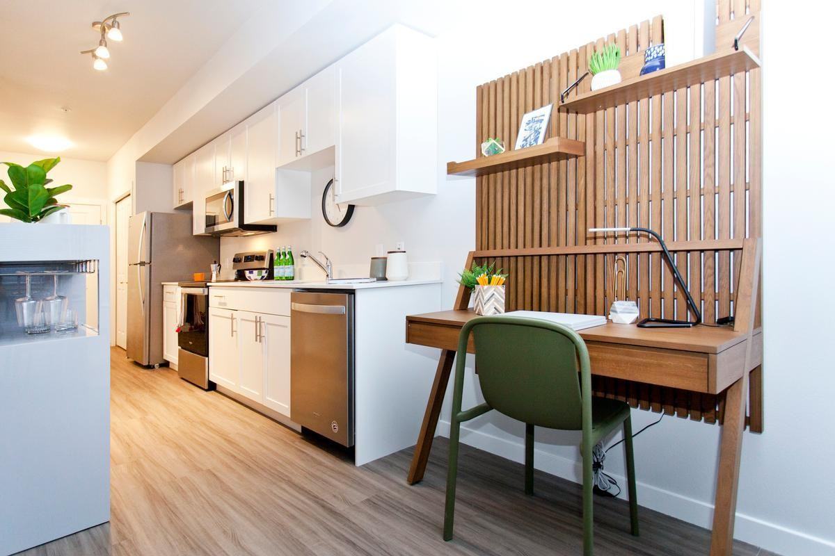 327 E Rose St - Photo 5 of 42