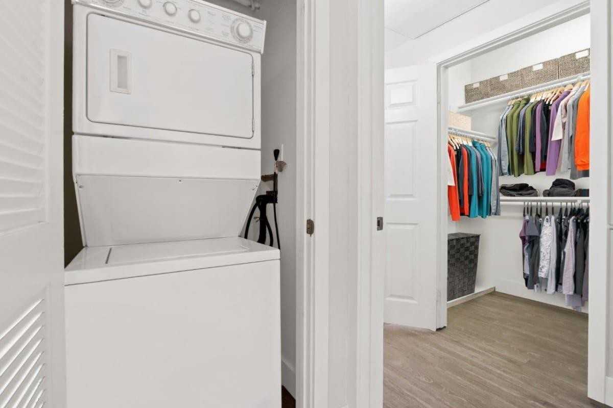 4636 Cahuenga Blvd - Photo 3 of 34