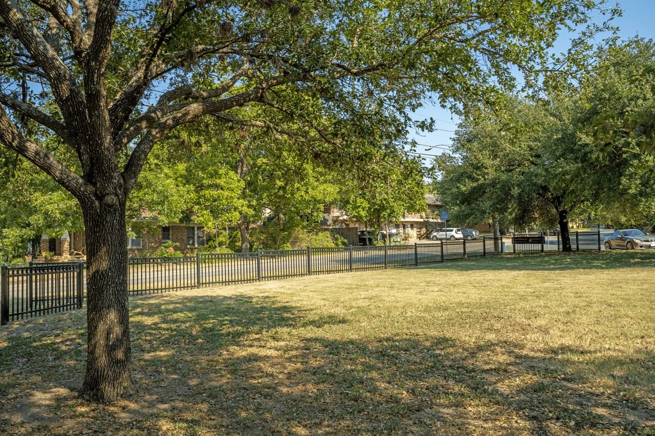 24 Flats - Photo 7 of 43