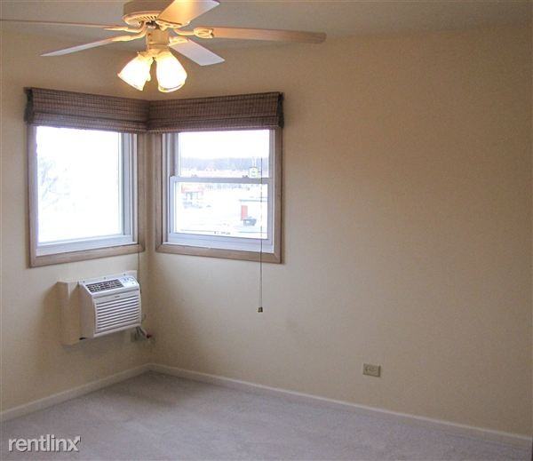 3221 Commercial Ave - Photo 2 of 4