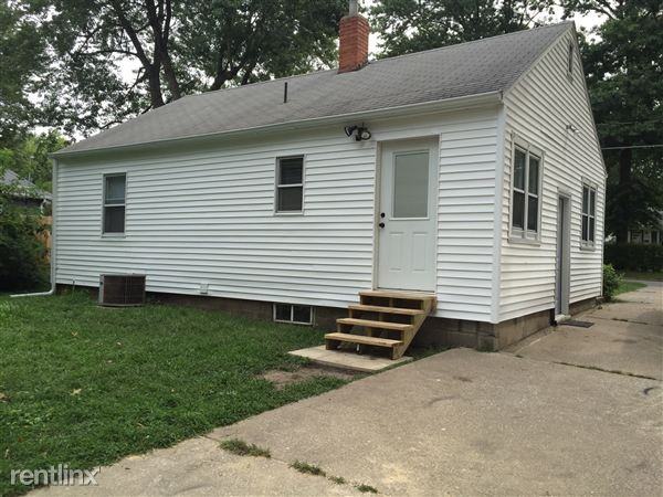 1028 68th St - Photo 2 of 10