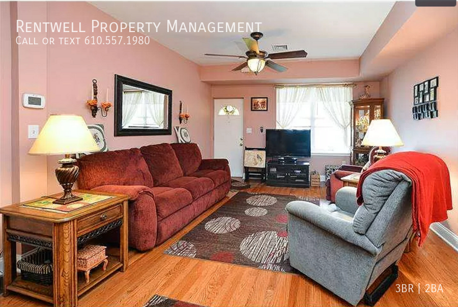 1107 E 11th St - Photo 3 of 14
