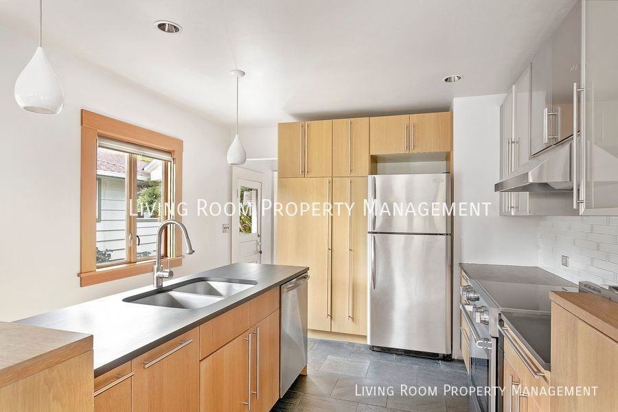 2827 Ne Skidmore St - Photo 2 of 14