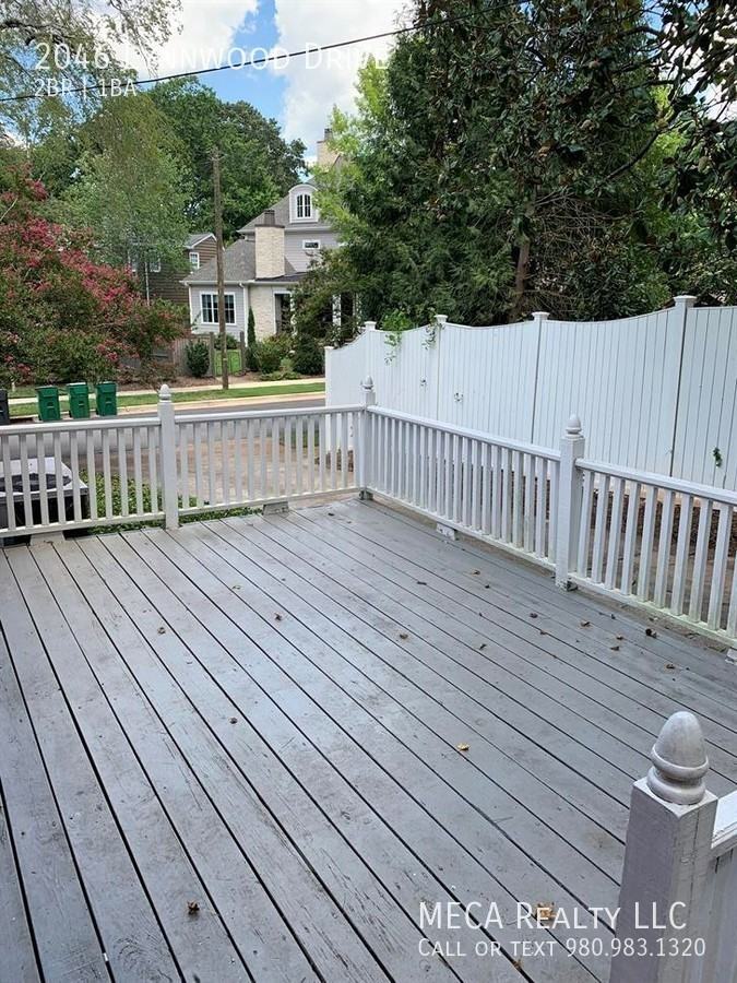 2046 Lynnwood Dr - Photo 3 of 15