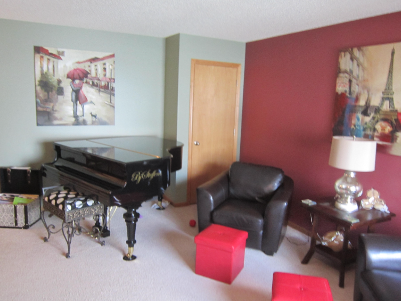 1406 Greenleaf Ln - Photo 2 of 23