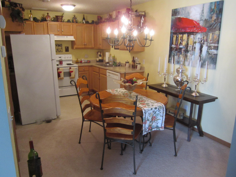 1406 Greenleaf Ln - Photo 3 of 23