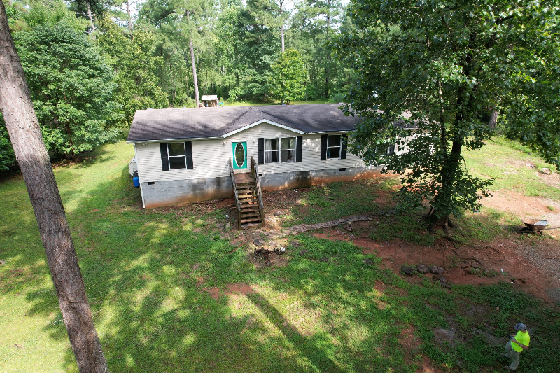 23550 Cutbank Rd - Photo 2 of 9