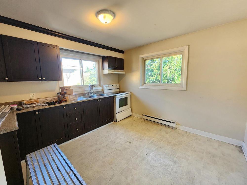 499 Third Ave - Photo 3 of 8