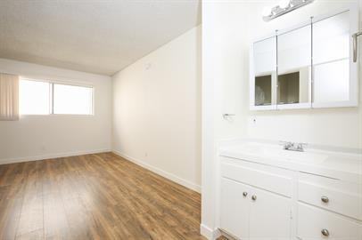 12514 Culver Boulevard - Photo 5 of 12