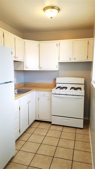 2677 Shoreland Avenue - Photo 5 of 17