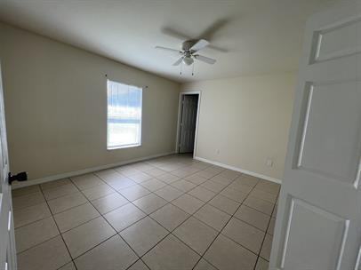 531 Southeast 6th Place - Photo 4 of 7