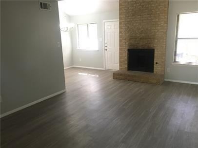 301 Villa Oaks Circle - Photo 2 of 7