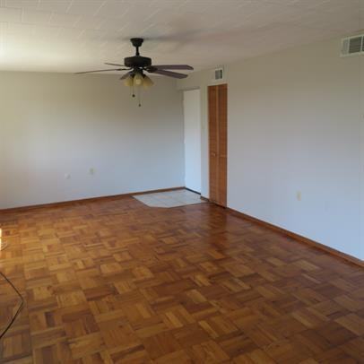 OXFORD COURT APARTMENTS -- 054 - Photo 5 of 23