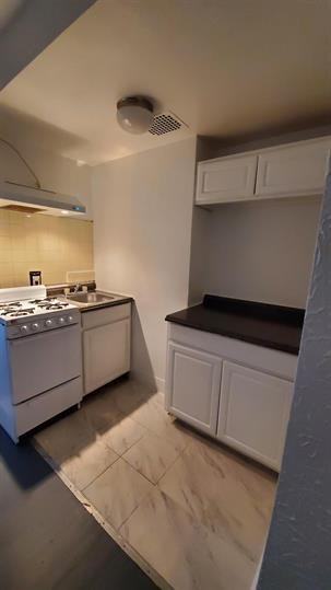 1402 Lee Street - Photo 6 of 18