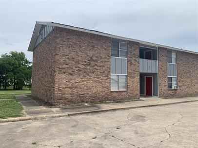 800 W Washington St; Clarksville 75426 - Photo 7 of 50