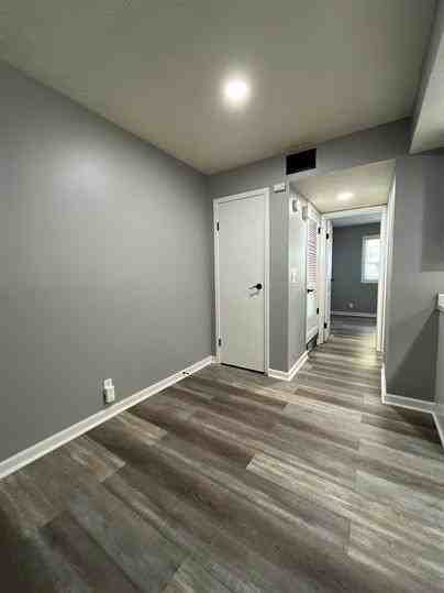 2110 J - Photo 3 of 7