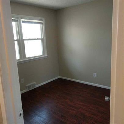 Lincoln Manor - Photo 7 of 38