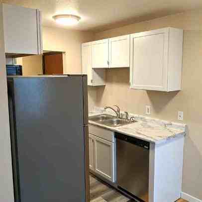 Maplewood Manor - Photo 2 of 50