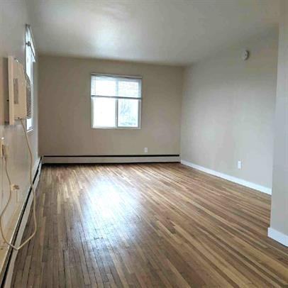 Maplewood Manor - Photo 5 of 50