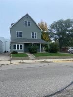 featured image of 221 6th Ave E