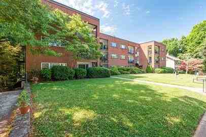 28-30 Grove Park Apartments - Photo 2 of 6