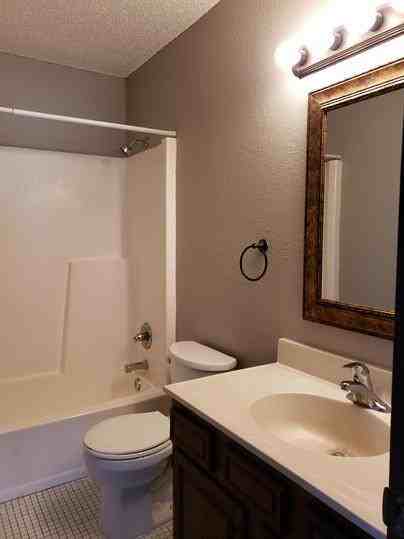 204, 304, 310 Kenwood Dr (Lakewood Apartments) - Photo 3 of 50