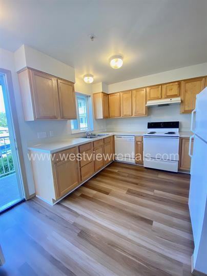 135 & 139 Prince Ave – Benjamin Court - Photo 2 of 50