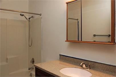 340 W Elm St - Photo 5 of 32