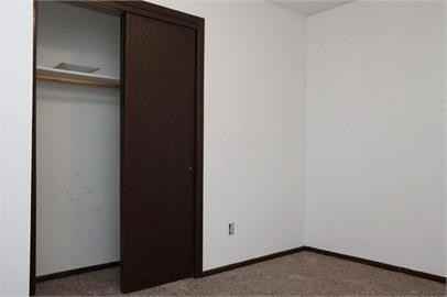 340 W Elm St - Photo 6 of 32